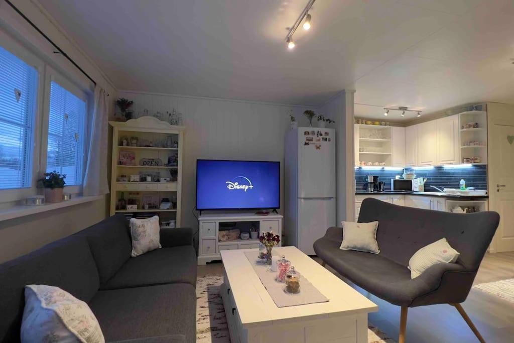 Marta's Home-cozy Near The Airport Apartment *