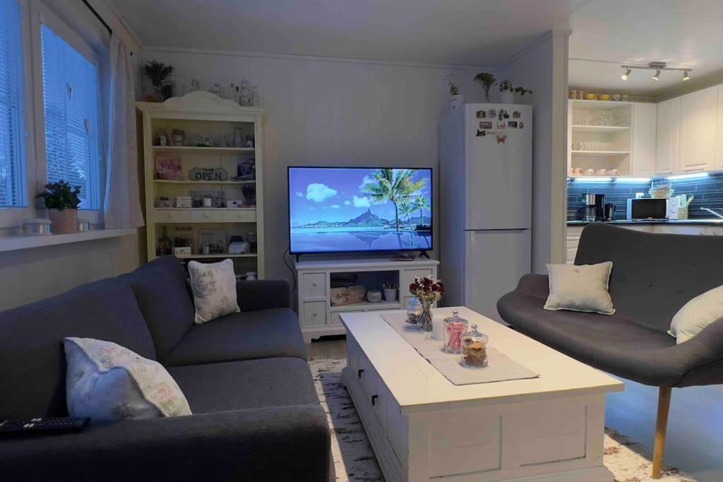 Marta's Home-cozy Near The Airport Apartment